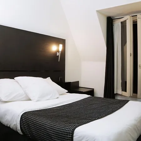 De L'exposition - République Hotel