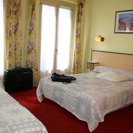 Hotel De L'exposition - République 3*