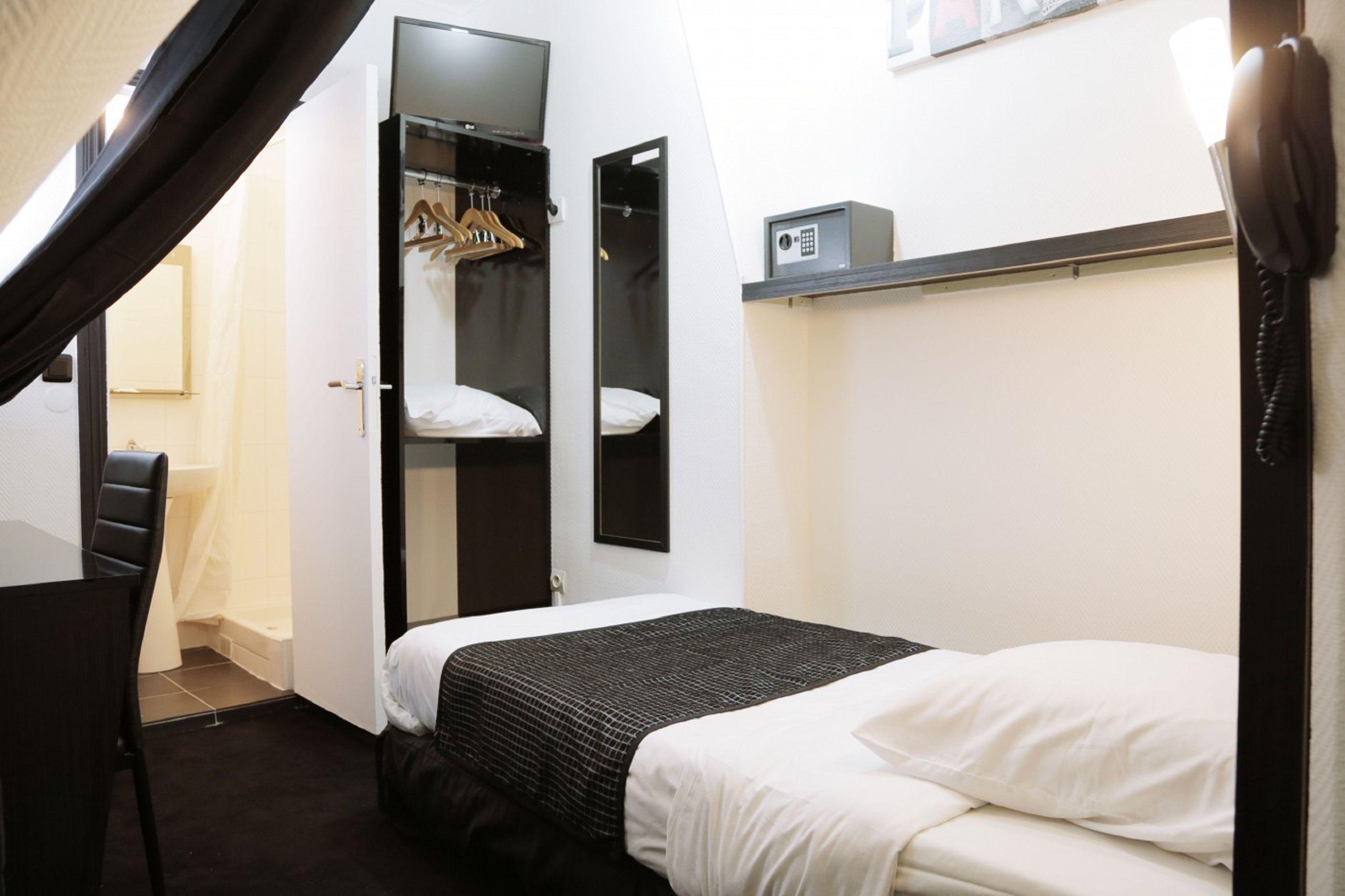 De L'exposition - République 3*