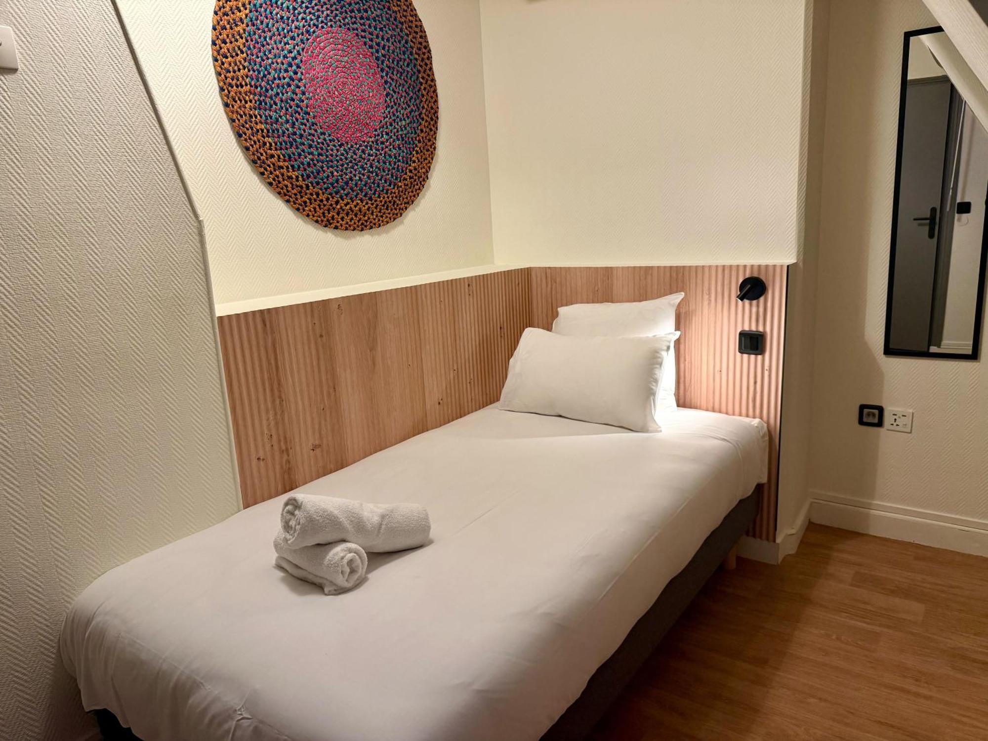 Hotel De L'exposition - République 3*