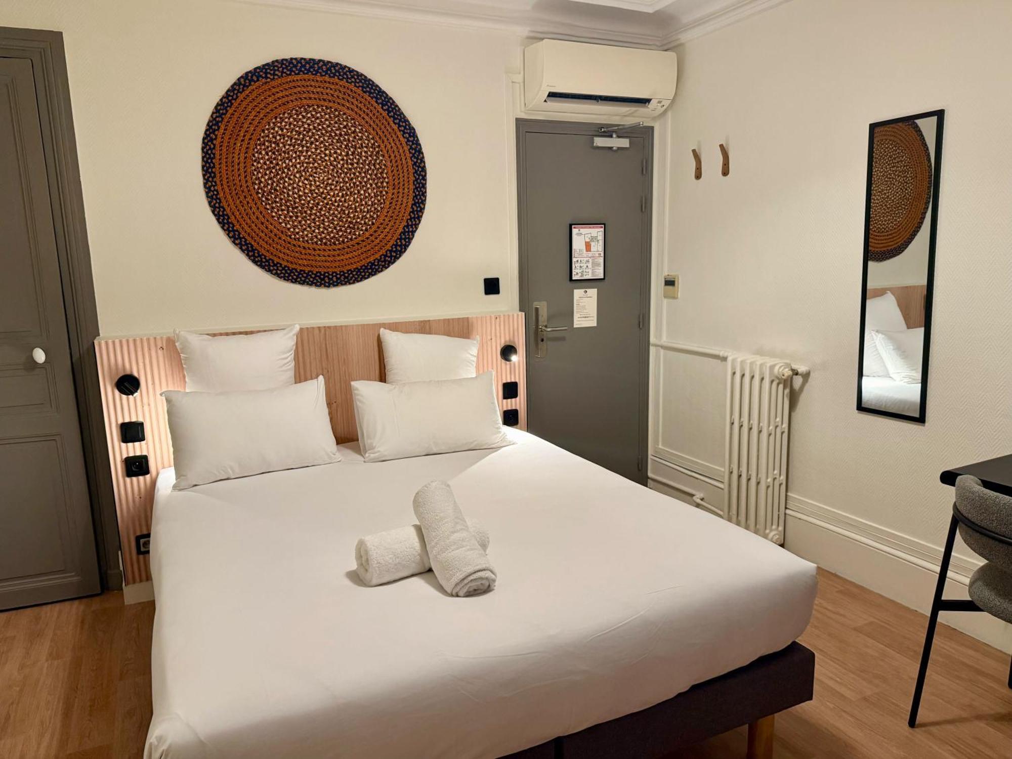 De L'exposition - République Hotel Parigi