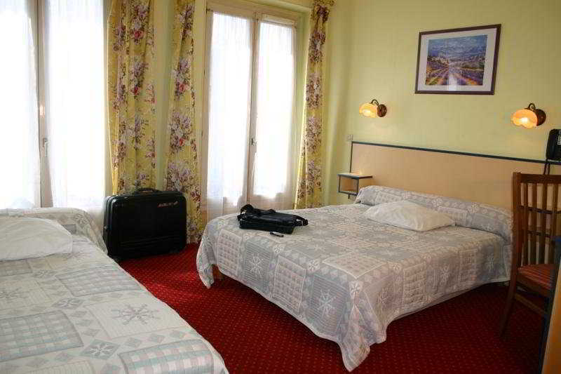 Hotel De L'exposition - République 3*