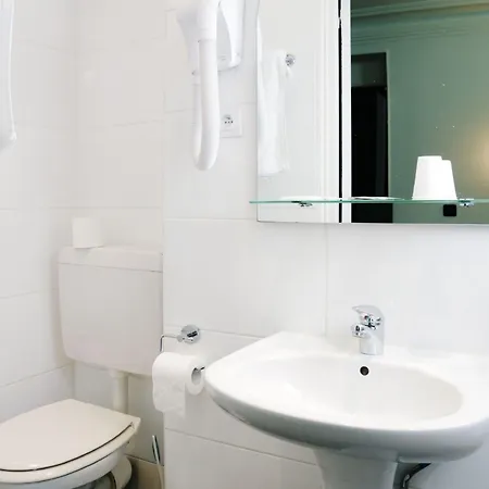 Korner Republique Hotel